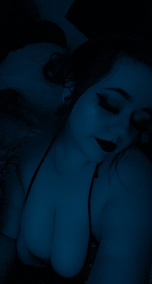 bby_pupper's tweet photo. Felt cute, might delete later 🖤

#onlyfansgirl #onlyfans #ofgirl #nsfw #nsfwtwt #gothgirl #gothicc #xxx #bbw #gothbbw #tattooedgirl #onlyfanslinkinbio https://t.co/2Xas2w0xZh