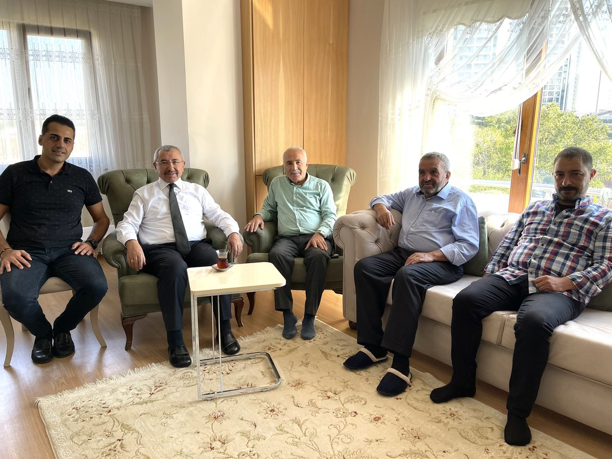 “Çay koy geliyorum; Çayı koydum bekliyorum”

Komşumuz, dava arkadaşımız <a href="/brahimD82577377/">İbrahim Duman</a> beyin davetine icabet ederek hanelerine misafir oldum.

Halil İbrahim Duman beye, Duman ailesine misafirperverlikleri için çok çok teşekkür ederim.

Bizlerde dostluklar pazara kadar değil...