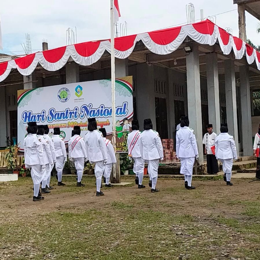 FKDB_2005's tweet photo. FKDB berpartisipasi dalam peringatan Hari Santri Nasional 2022 pada hari Minggu, 23 Oktober 2022, diantaranya:
1. Pondok Pesantren Doa Bangsa Lampung mengadakan berbagai perlombaan seperti Muslim Fashion, Kaligrafi, Adzan, dan menyanyi lagu religi https://t.co/CeOMLKJLRE