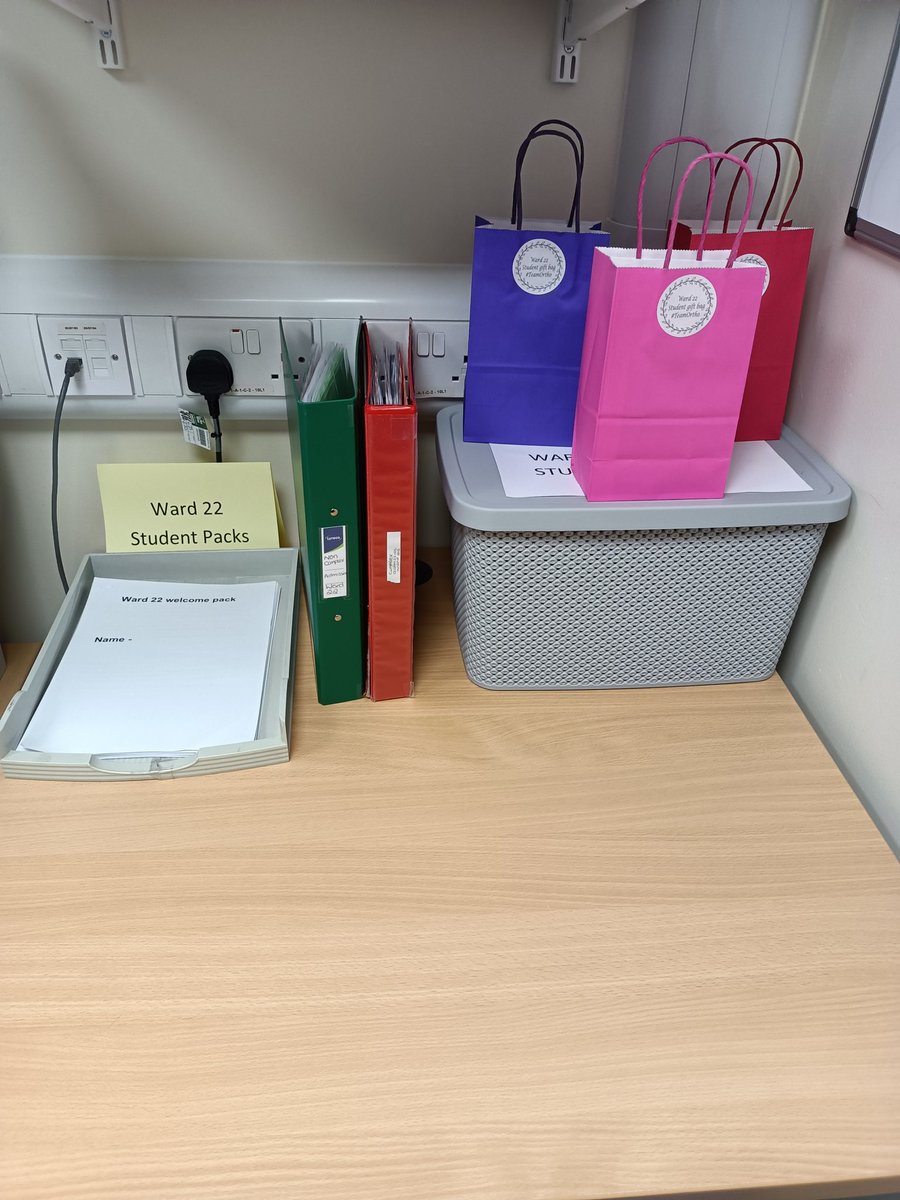 BeckyMason90x's tweet photo. Ward 22 RAH🦴 student resources ready. nurse's supporting their young. Positive placement experiences matter. Joint project with Laura Johnstone @Carolin23808418 @NHSGGC #teamOrtho https://t.co/vWYLpnEwxZ
