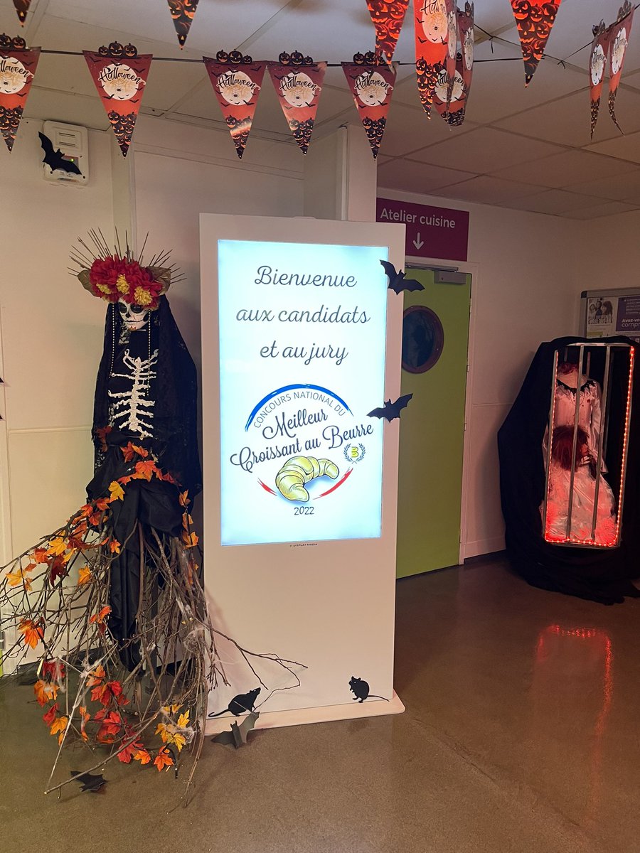 Mb7814's tweet photo. [🏆🥐🇫🇷 3e CONCOURS NATIONAL DU MEILLEUR CROISSANT AU BEURRE 2022 - 
du 24 au 26 octobre 2022 à Versailles 🏆🥐🇫🇷]
 Où déguster les meilleurs 🥐🇫🇷, c’est Versailles ici 😉
#CNBF #cmailedefrance #cmay #cfaversailles #boulangerdefrance 
#jefaismescroissantsdansmonfournil
#U2P https://t.co/AWy7n0Ls0h