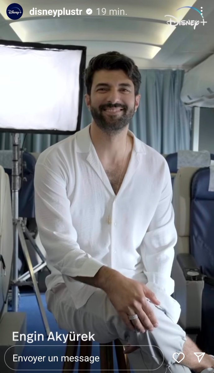 Engin_France's tweet photo. Annabel de notre groupe dit qu'il dégage de la joie et de la sérénité .. Quel  bonheur immense de voir son sourire,  son visage , sa gestuelle.. il nous manquait énormément..
🤗♥️🤗
#EnginAkyürek https://t.co/ZVGCKUqU6X