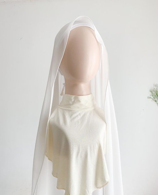sabbykongsi's tweet photo. OMG GIRLSSS I FOUND THIS HIDDEN GEM ON @ShopeeMY! 🫶🏼

Diorang ada everything in white; shawl, inner, veil, you name it! Senang future brides nak beli segala necessities nanti. Simple yet so aesthetic!👰🏻‍♀️🤍 https://t.co/3wfoK42bVa