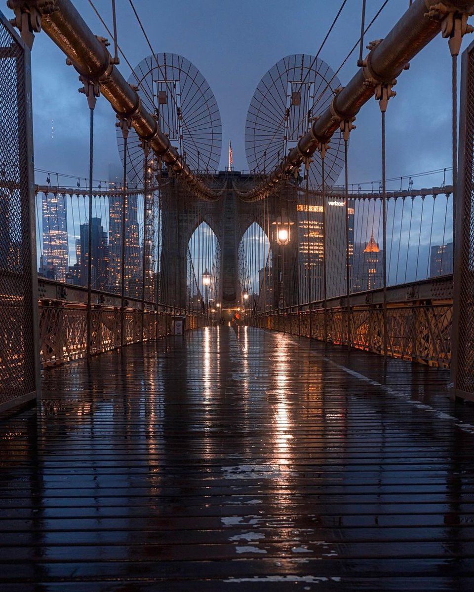 InformatiaNY's tweet photo. Camminando sotto la pioggia 🌧️
#rain #newyork #America #ny #nyc #newyorkcity #bigcity #street #brooklynbridge #city #citylife #urbanism #photo #megapolis #urban #urbanporn #architectureporn #skyscraper #bridge #vsco #vscocam #photoftheday #photogrid #cityscape #travel https://t.co/xLXci3QMj4