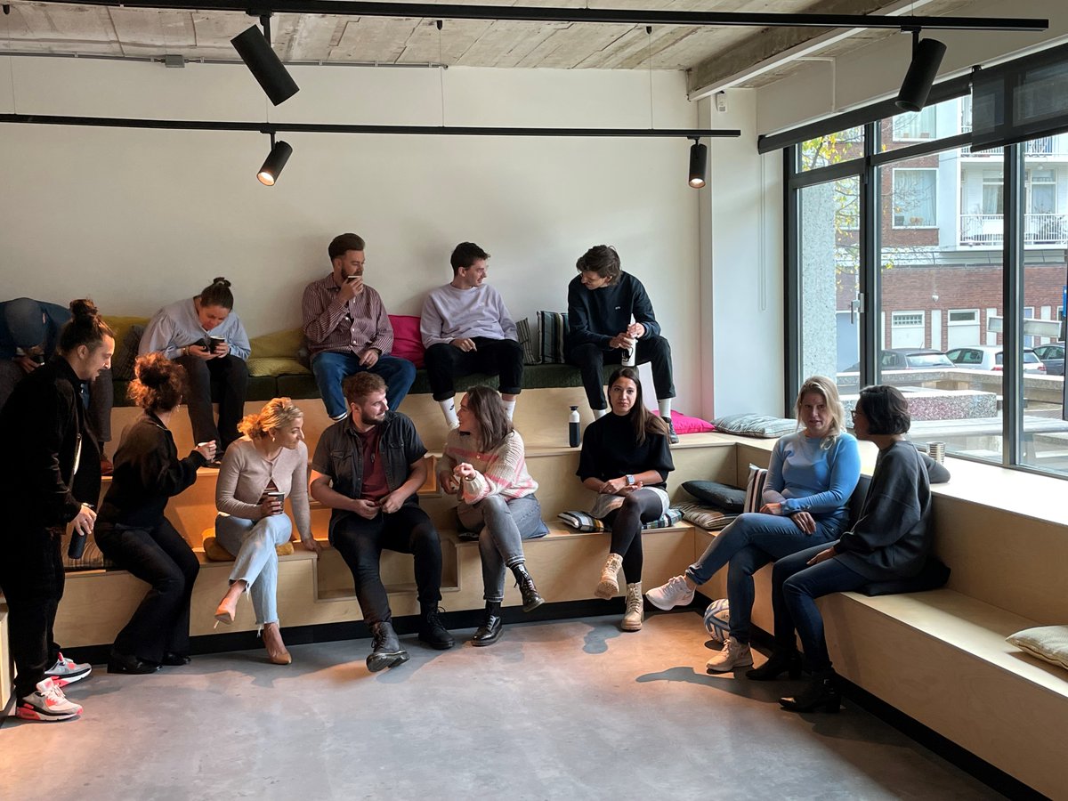 Bewustwording is vaak de allereerste stap in het bereiken van inclusie én een sterker teamgevoel. Vandaag gaan we met een kleine groep collega's onder begeleiding van Sarita nog meer naar binnen kijken met de bekende Privilege Walk. 

#Mediabrands #HouseofChallengers  #dei
