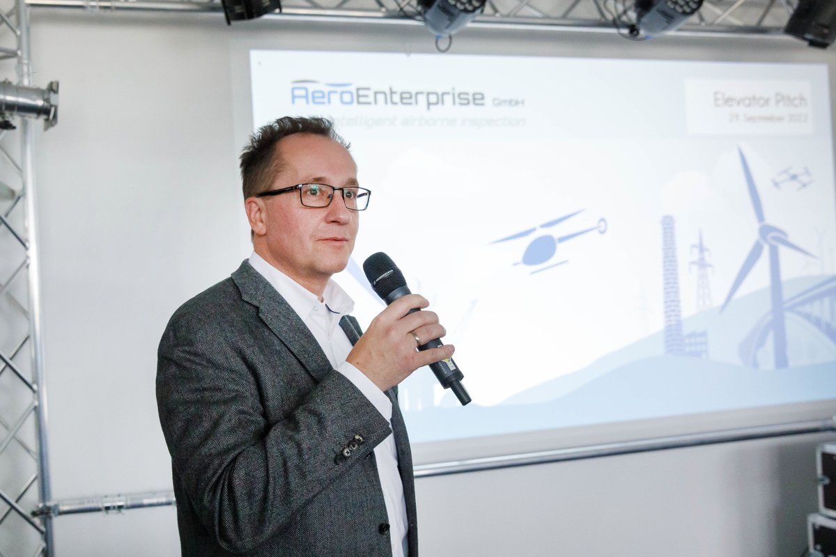 hightechfonds's tweet photo. #ClimateTech ist kein Schlagwort der Stunde. Beim OÖ HightechFonds investieren wir schon seit geraumer Zeit in Technologie, die dabei hilft, von Öl und Gas unabhängiger zu werden: Zum Beispiel: #ecop #AeroEnterprise
https://t.co/kVPfX5wksq https://t.co/Jwhr00zKJH