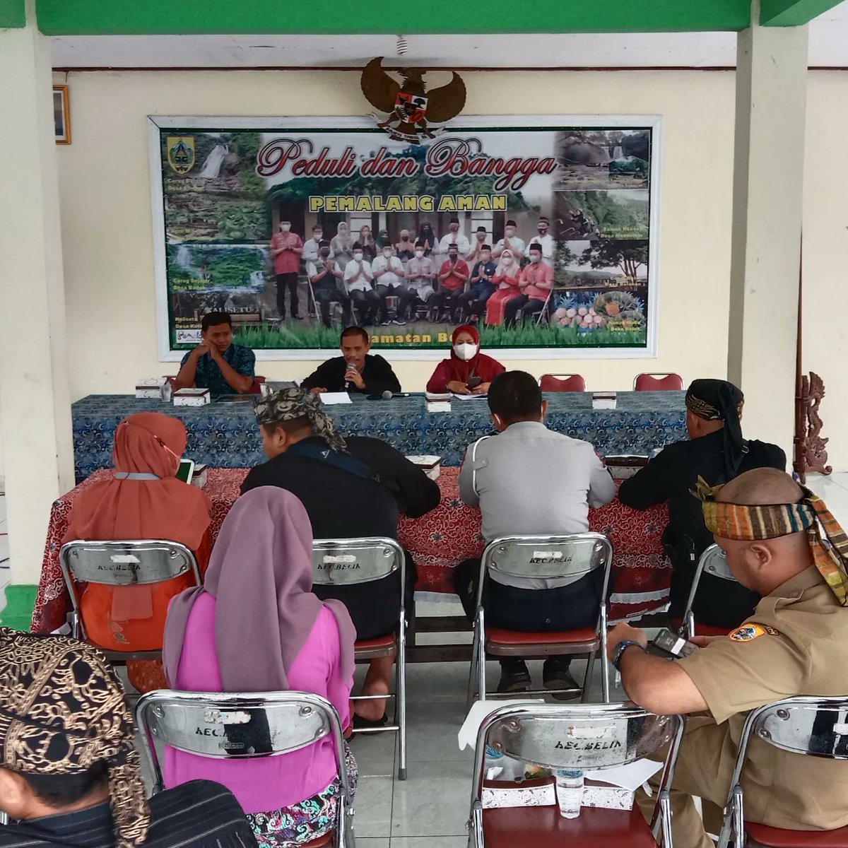 kecbelikpml's tweet photo. Senin, 24 Oktober 2022
Bertempat di Pendopo Kecamatan Belik, Rapat Koordinasi Persiapan Festival Nanas Madu Pemalang Tahun 2022.
@PemkabPemalang
@Mansur_Hidayat2
@disparporapml
@Simpur_Desaku
@desabulakan
@desabeluk
@DMendelem
@warsito_kaff
@dewinadulang
@KominfoPemalang https://t.co/SlBzIVq2Ak