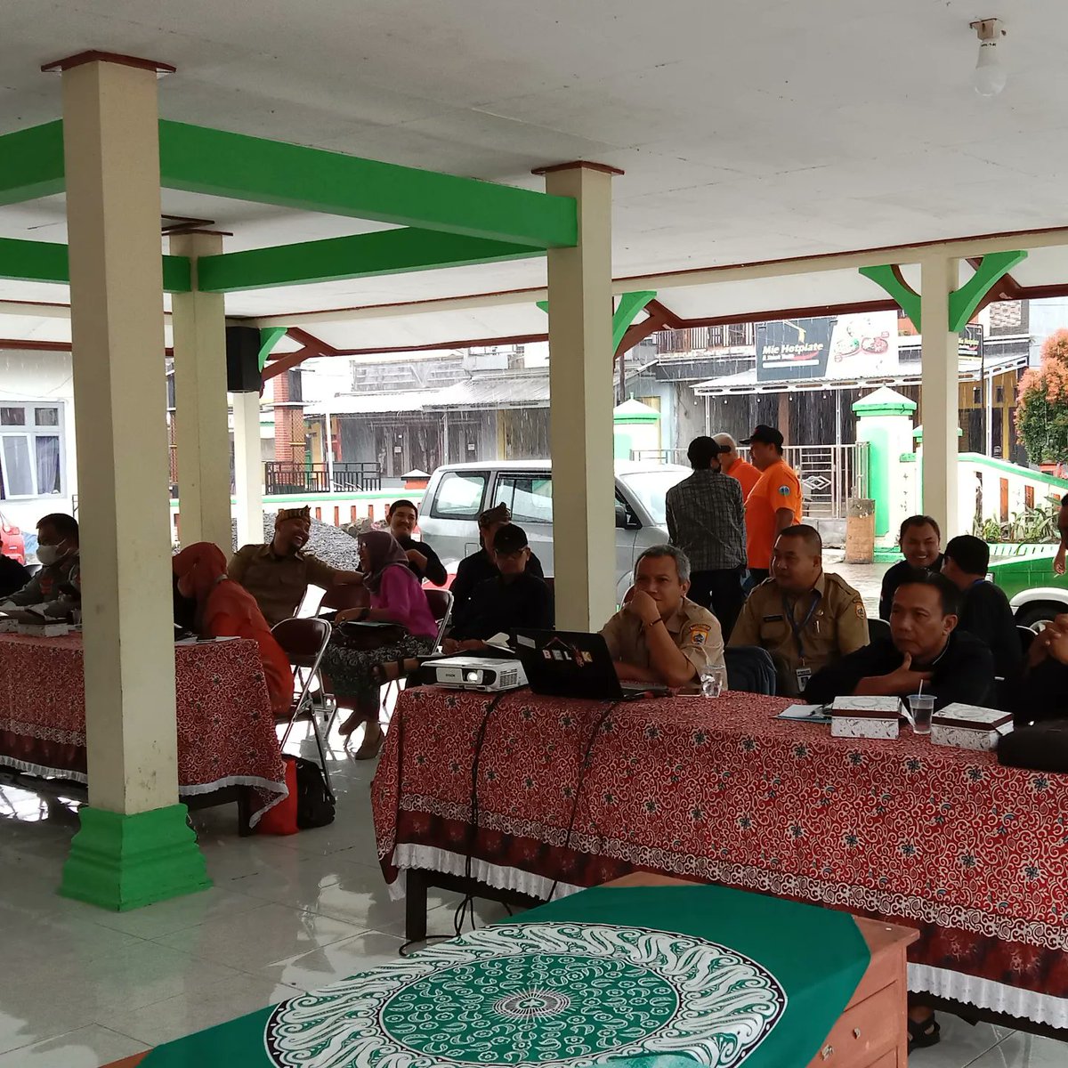 kecbelikpml's tweet photo. Senin, 24 Oktober 2022
Bertempat di Pendopo Kecamatan Belik, Rapat Koordinasi Persiapan Festival Nanas Madu Pemalang Tahun 2022.
@PemkabPemalang
@Mansur_Hidayat2
@disparporapml
@Simpur_Desaku
@desabulakan
@desabeluk
@DMendelem
@warsito_kaff
@dewinadulang
@KominfoPemalang https://t.co/SlBzIVq2Ak