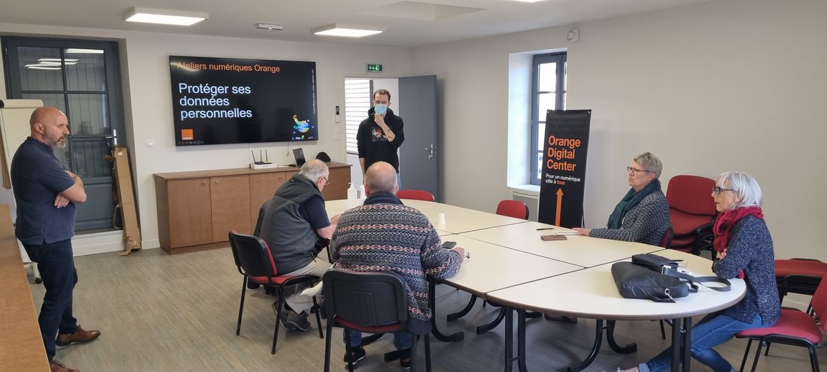 1er atelier numérique #OrangeDigitalCenter sur la protection des données animé par notre partenaire national #Insite au plus proche des territoires à la Mairie de #Fourcès (Gers). <a href="/thibinrenaudo/">Thibault Renaudin</a> <a href="/PhilippeDuhot/">Philippe Duhot</a> @MehdiBezzouine <a href="/laurerag/">🍀Laure ragueneau</a> <a href="/lmartinblanc/">Laurent Martin-Blanc</a> <a href="/gbes31/">gil bessière</a>