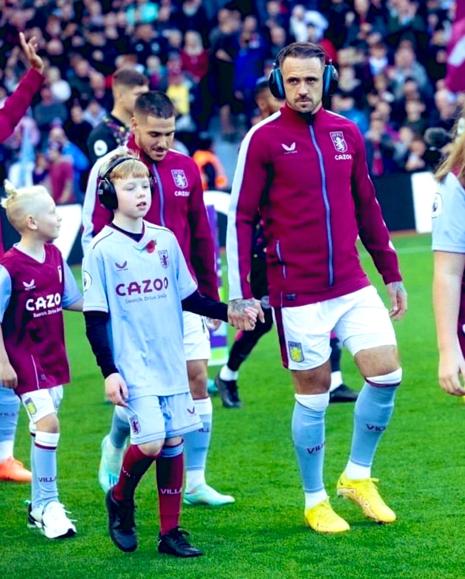 A very good morning to you all, especially Riley Regan, <a href="/IngsDanny/">Danny Ings</a> and the mighty <a href="/AVFCOfficial/">Aston Villa</a> Wonderful gesture. #autismawareness #autismunderstanding #avfc #monday