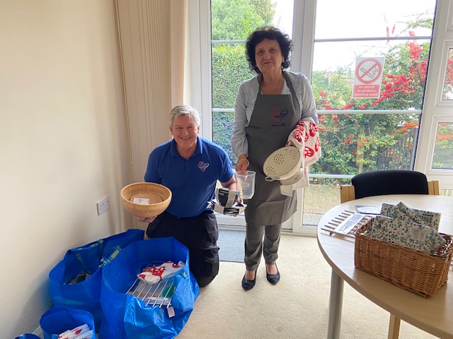 UkHeartbeat's tweet photo. A little update from #HeartbeatHouse
Mark and Jenny are unpacking new purchases for the Cookery Classes starting next week. We also have a shot of Mark posing beside the new butcher's block!
#WessexHeartbeat #CardiacCare #Southampton https://t.co/xfKdeDH6jY