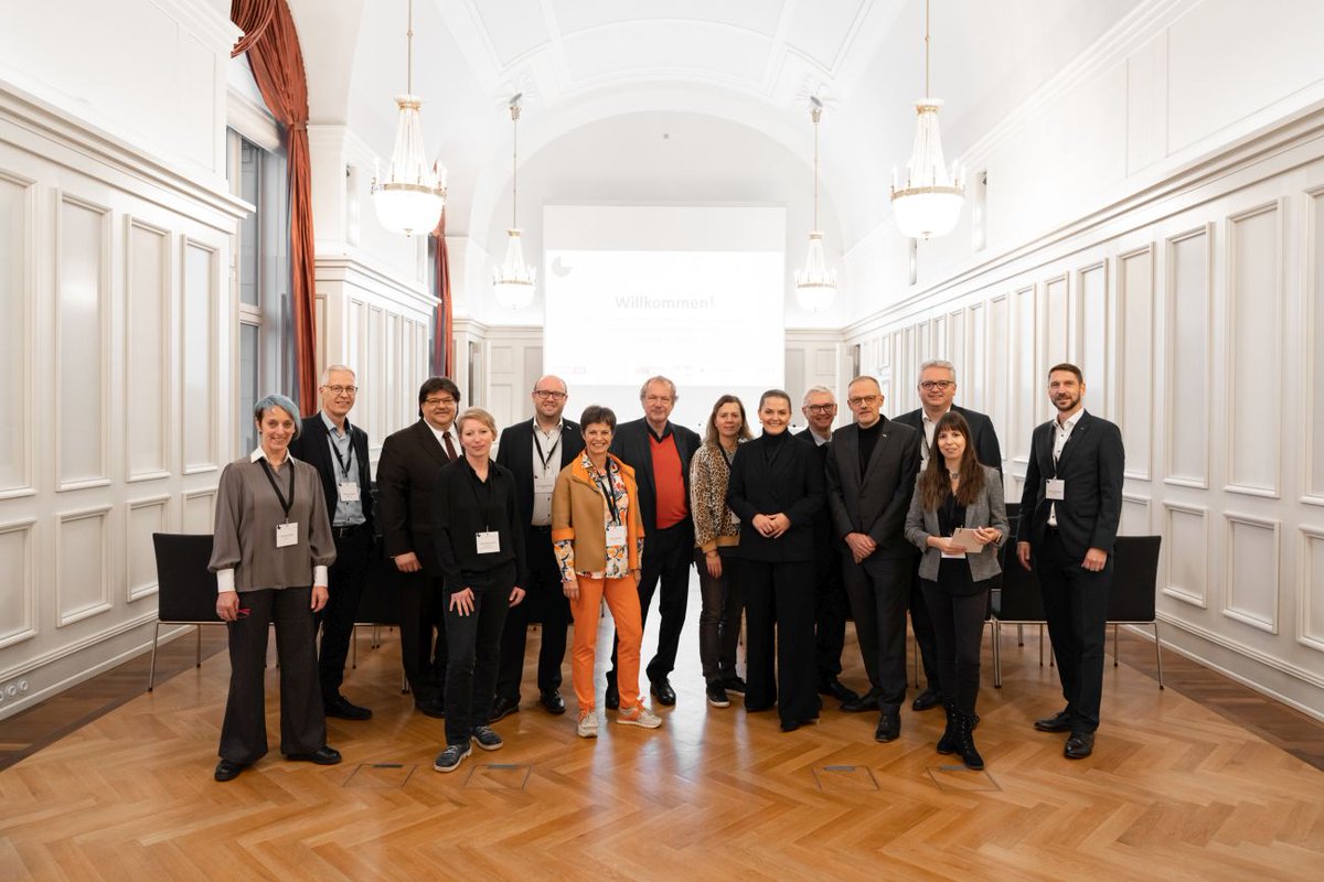 📯 Ein voller Erfolg: der parlamentarische Abend der #Veranstaltungsbranche
👉 bit.ly/memo_media_padv
📸 ForumVeranstaltungswirtschaft/Felix Gunkel
@vplt <a href="/semmelconcerts/">Semmel Concerts</a> <a href="/EVVCeV/">EVVC e.V.</a> <a href="/FAMA_Messen/">FAMA - Fachverband Messen und Ausstellungen e.V.</a> <a href="/ISDV_info/">ISDV e.V.</a> #livekomm #events #eventbranche #weconnecttheeventbusiness