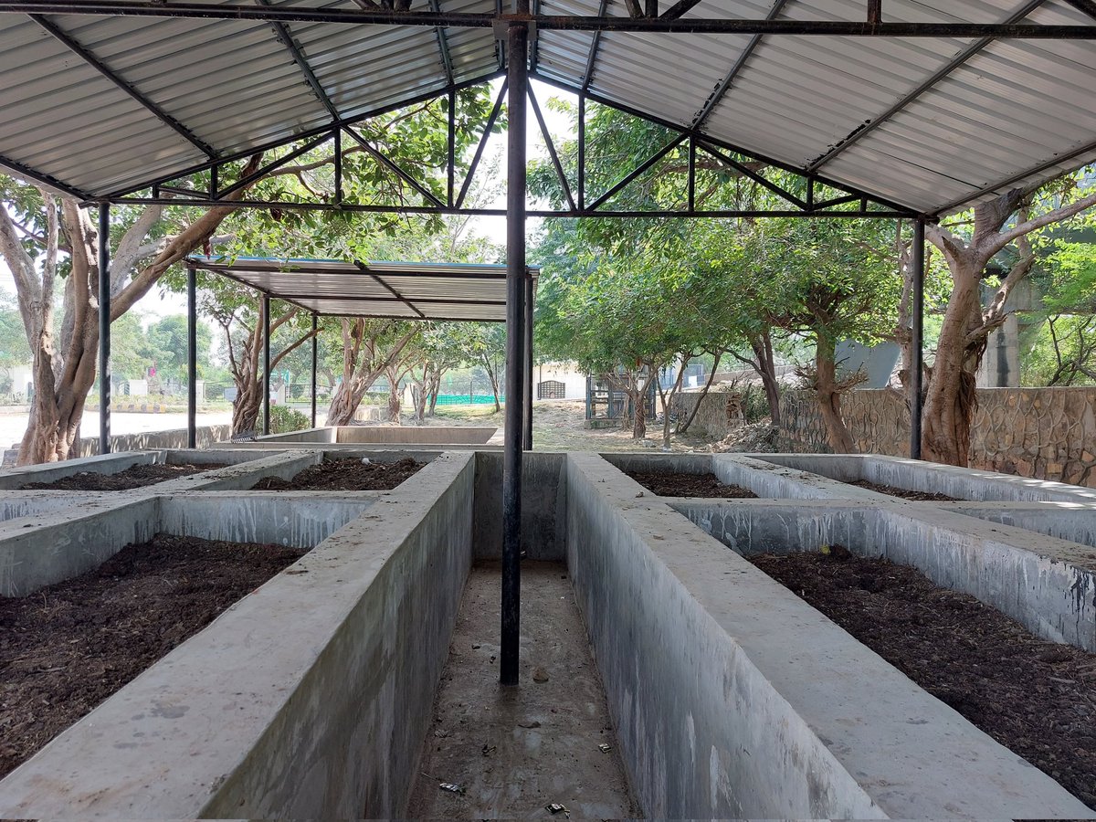 It's a pity to see such instances when the <a href="/official_dda/">Delhi Development Authority</a> maintains briliant vermicomposting facilities to manage green waste at its parks.