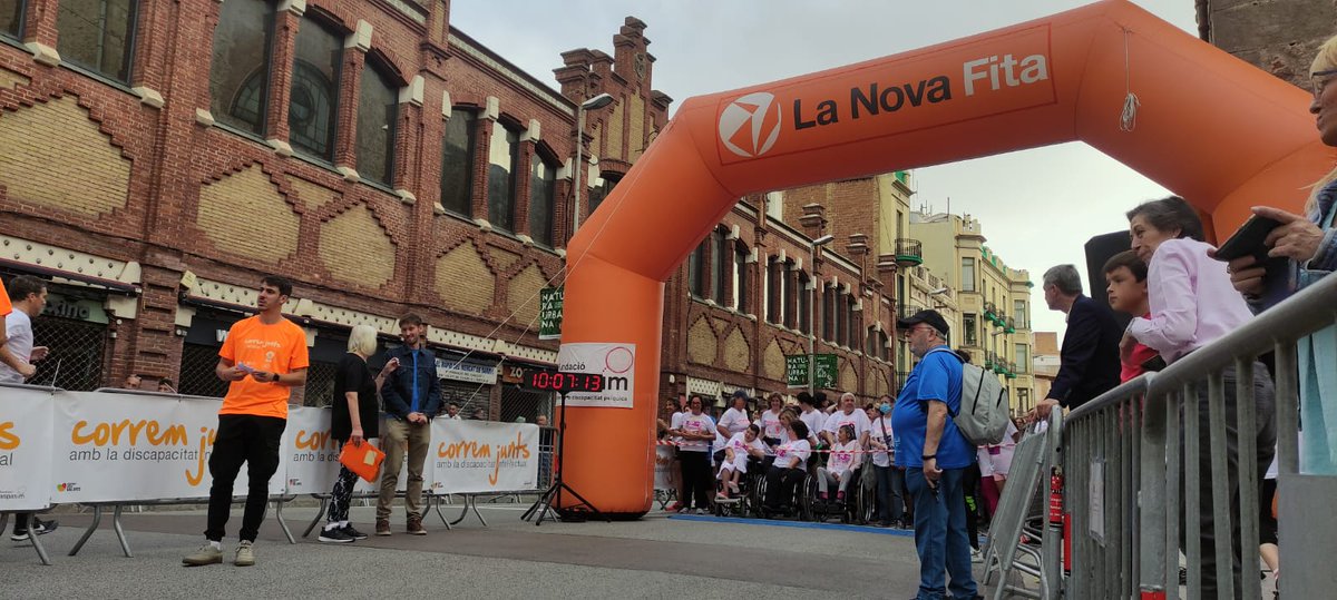 Ahir vam celebrar el desè aniversari de la #CorremJunts i ens ho vam passar genial!
 
Amb 1330 persones inscrites i 16.741 euros recaptats, queda clar que la milla ja és una tradició🏃💙

#10AnysCorremJunts