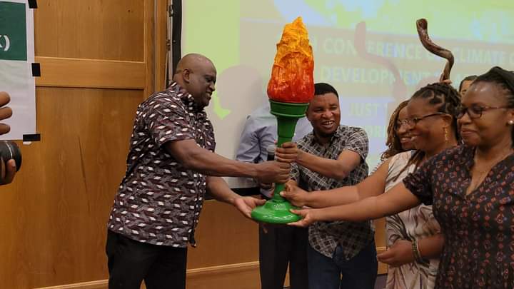 salemmayenan's tweet photo. Today at the opening session of #CCDAX we handed over the #ClimateJusticeTorch to the United Nations Economic Commission for Africa (ECA).
@PACJA1 @africa_french
@mithika_mwenda @Philkilonzo @sylviawachira #JustTransition #EnergyAccess #ClimateJustice #ClimateAction #CJT @COP27P https://t.co/UWrud3DFsg