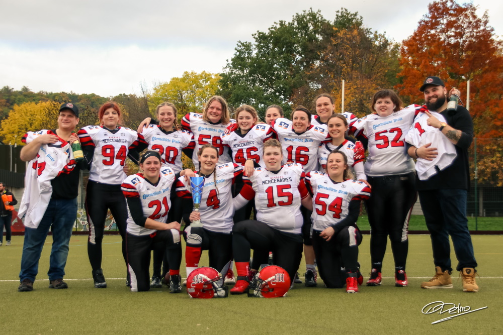 Marburgs Damen gewinnen Finale der Aufbauliga
Mehr: mercenaries.de/news/3297/21/M…
📷 Odin Detroy
#AmericanFootball #Marburg #Mercenaries #GFL  #mercs #marburgfootball #mittelhessen #afvd #afvh #gfltv #GFL2 #landesliga #football #mm2023 #erima #damen #frauen