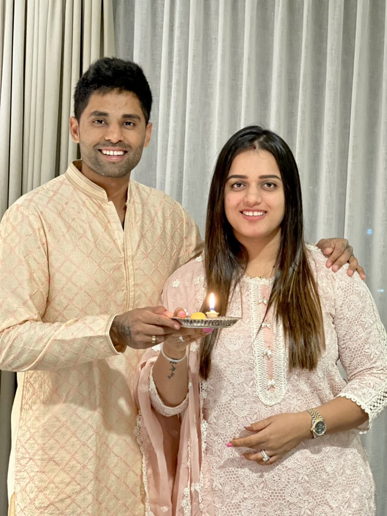 surya_14kumar's tweet photo. Wish you love, light, prosperity and tons of happiness this Diwali 💫
Hope you’re celebrating with your loved ones 🤗

शुभ दीपावली। 🪔 https://t.co/JUE7VtM00T