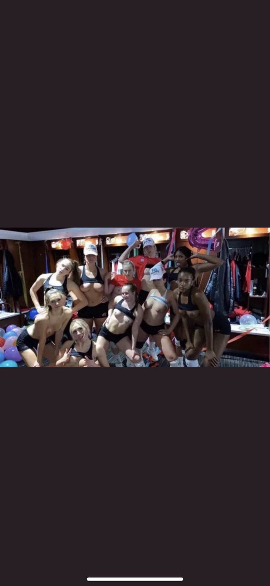 johnnysins11114's tweet photo. Toutes les photos et vidéo des meufs au volley-ball (1) https://t.co/AeQcFgny5B
