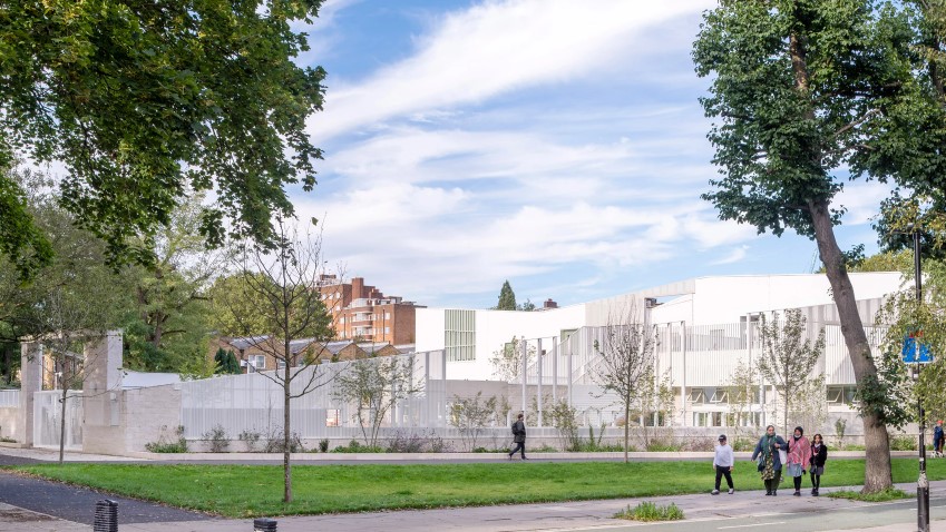#MykonLoves❤️// Hayhurst &amp; Co designs London school with a "landscape sensibility".

Click to see more: shorturl.at/oqFI8

#Dezeen #Mykon #aluminium #London #perforatedmetal