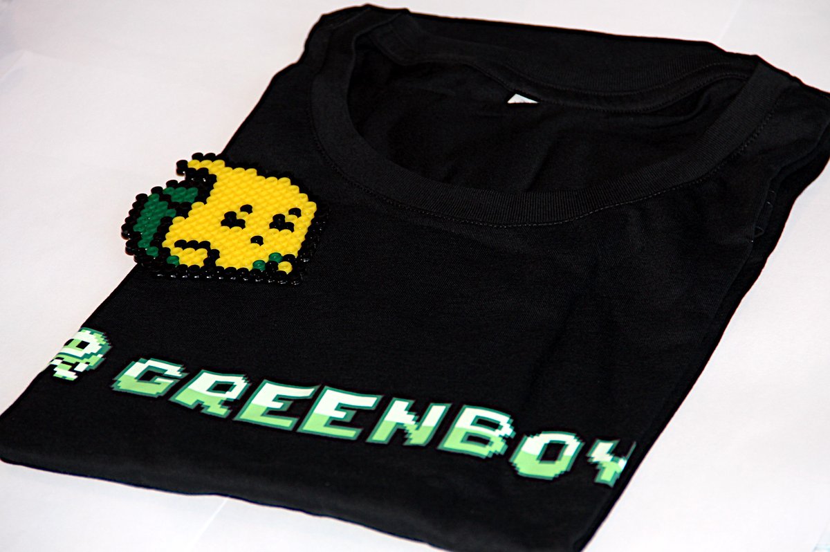 Today is a very special day, I just received my copy (includes a T-Shirt!) of "The Shapeshifter 2" for #gameboy😍, only game AFAIK with 2 cartridges!
It's a really important for me as #PowaTheGame makes a small cameo in it, which makes me very happy😃
Thank you <a href="/Greenboy_games/">Greenboy Games</a>!🥰