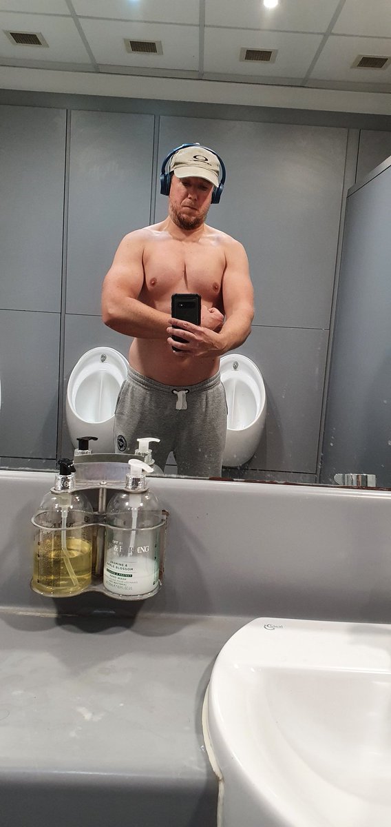GavinWi79234383's tweet photo. Back to the grind after my holiday 💪💪 #bodybuilding #gethuge #getswole #biggerisbetter #ChestMonday #beastmode #TeamVikingMuscle https://t.co/xb0jZEtvVM