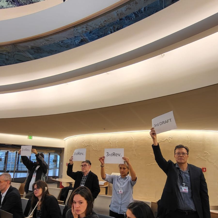 🤚Clarification to the chair of the #OEIGWG: The third draft of the #BindingTreaty on #HumanRights must remains the basis of negotiations! 

We call all States to protect the democratic character of this process and to ensure transparency
<a href="/StopTNCimpunity/">Dismantle Corp Power</a>⁦