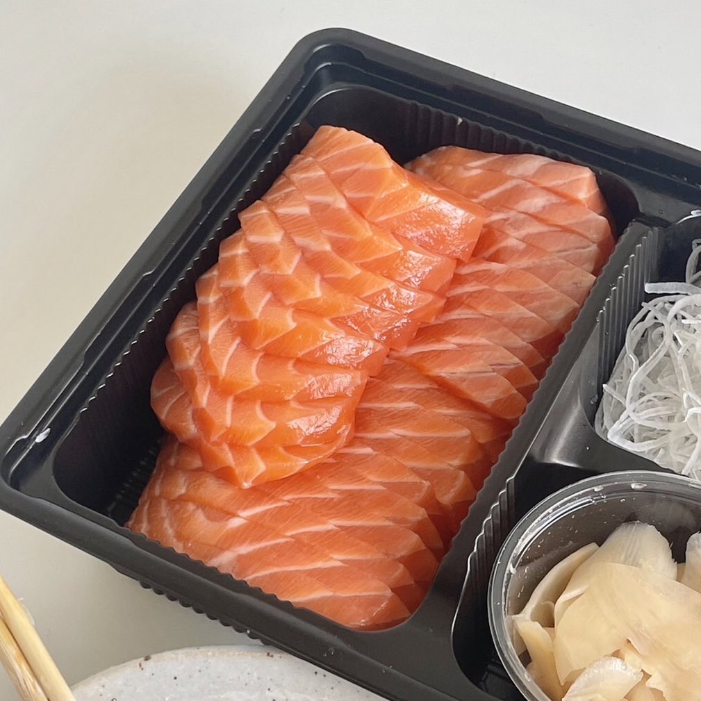sfkkfs_'s tweet photo. บอกทริคได้โค้ดลับ+ส่วนลดเยอะๆจาก Grabfood 🍽️
- สมัคร GrabUnlimited (คุ้มมากตัวลดค่าส่ง) 
- เลือกอาหารจากไอคอนลด 50% 
-ใส่โค้ด GUBONUS ลดเพิ่มอีก 20% 
- จ่ายผ่าน Grabpay wallet ลดอีก 50 บาท 
- รอรับส่วนลดลับในแจ้งเตือนได้เลย🫶🏻🍣 https://t.co/K2Hzs4g4FO