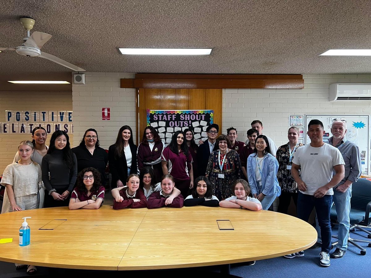 AminaBaghdadi5's tweet photo. @raisementoring graduation. Seeing these students graduate from this program was so moving! We often underestimate the power of a mentor on young peoples lives. This is what our school principle is really about - positive relationships to build positive life outcomes. https://t.co/5njK0LNP78