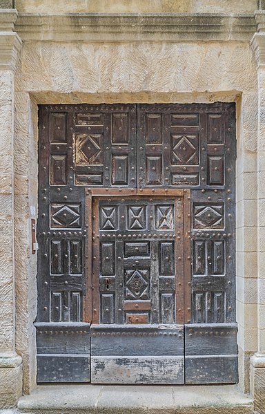 Maison à #Uzès (#Gard) La maison était autrefois l'hôtel d'Amoreux, famille de conseillers aux comptes, et servit de résidence d'été à l'écrivain Jean-Jacques Brousson. Une grande terrasse est aménagée au-dessus...
Suite 👉 monumentum.fr/maison-pa00103…
#Patrimoine #MonumentHistorique