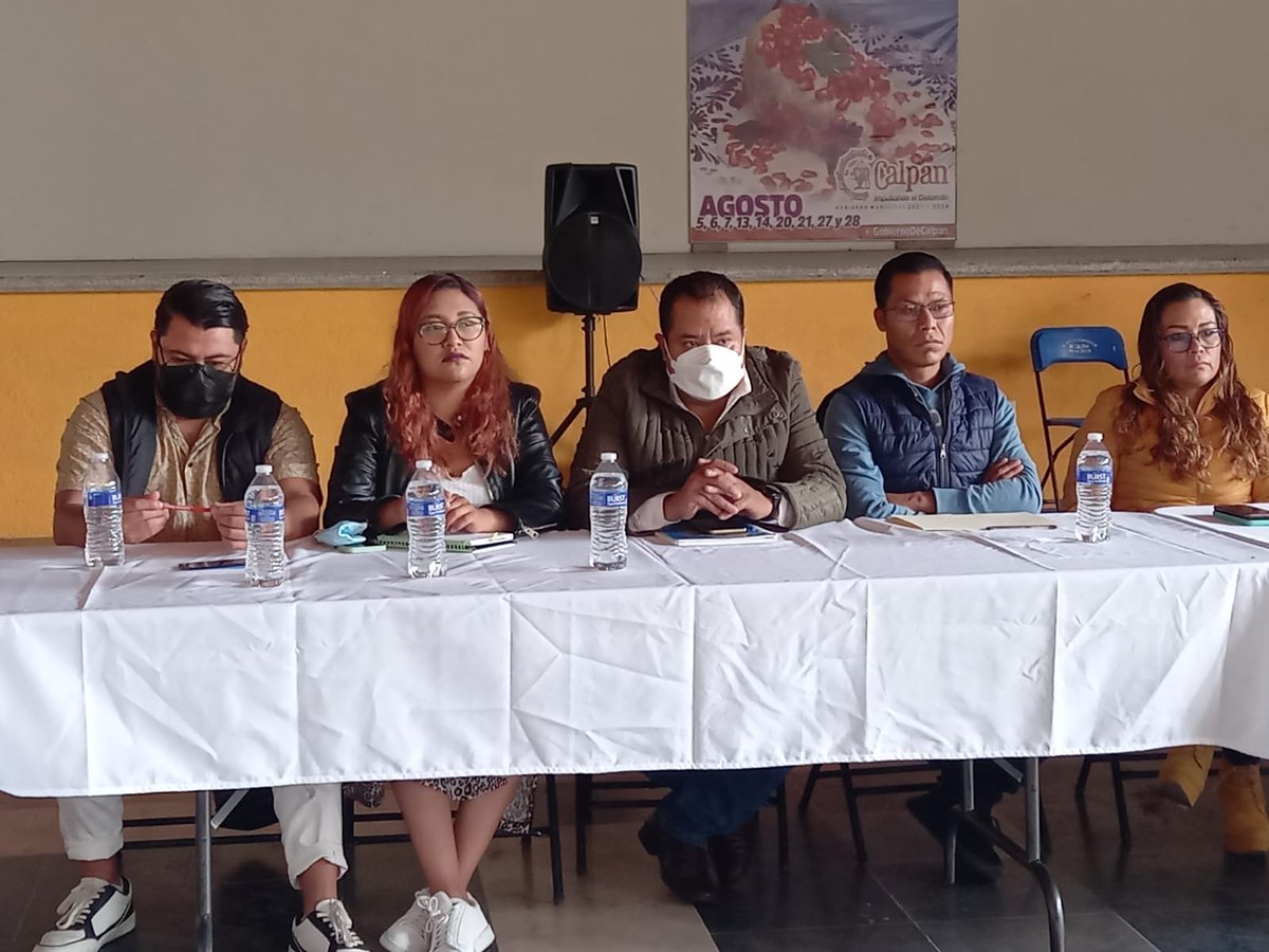 GobDeCalpan's tweet photo. El Presidente Municipal #Calpan, Fernando Castellanos Hernandez, acompañado de su cuerpo de regidores se reunieron con el comité ciudadano municipal ante la presencia del Delegado de Gobernación, para establecer acuerdos en materia de seguridad. https://t.co/nppyXDtccR