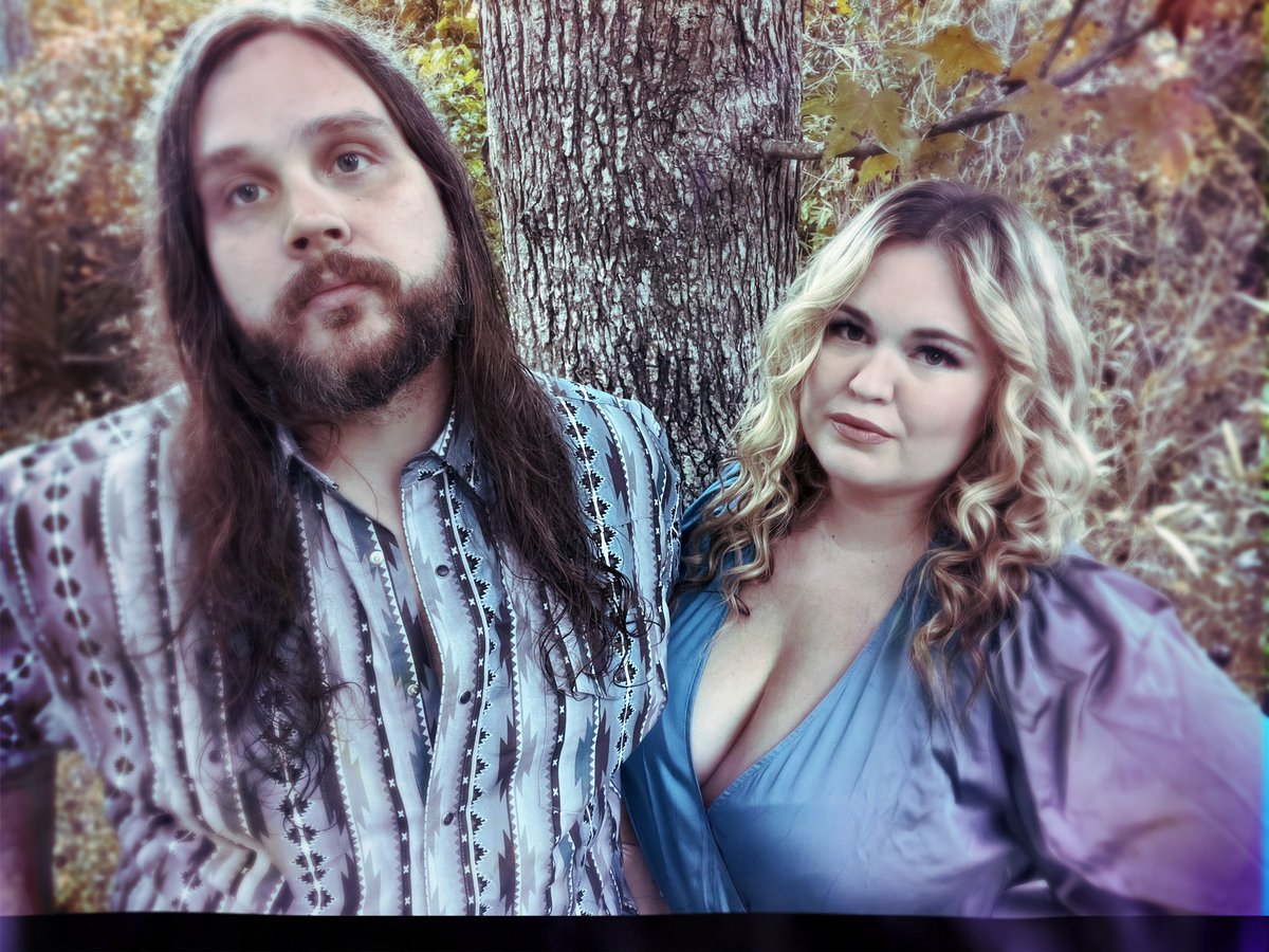 We’re heading home this weekend to the Bristol Casino October 29th! You can find all of our dates on our website ifbirdscouldfly.com Hope to see y’all at a bird show soon 🍁