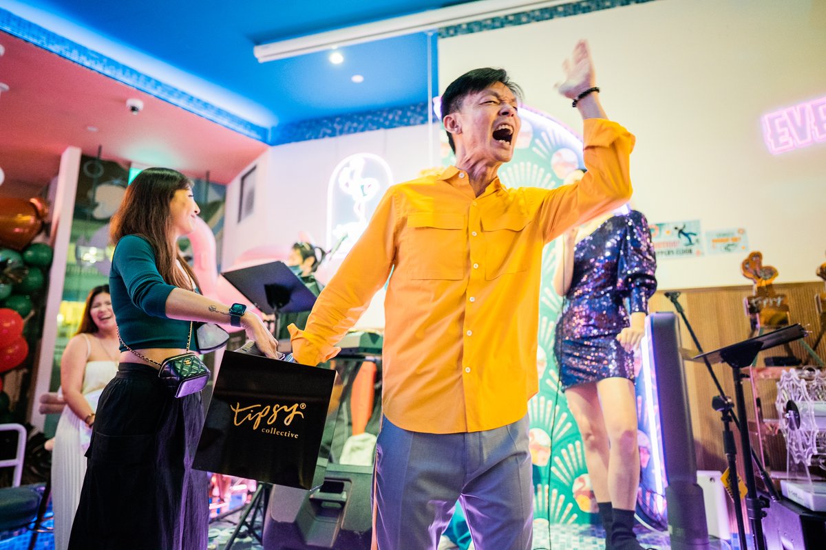 marklee4444's tweet photo. GAM XIA 地震!

Because of your support, our Launch Party sibei tokgong. No horse run. 

I want to say gam xia to many many people to make this launch party so 够力. 

感恩感恩, we will keep working hard! 

my admin say need use this photo, sibei yandao. Got 10/10 not? https://t.co/dmExLjg8KA