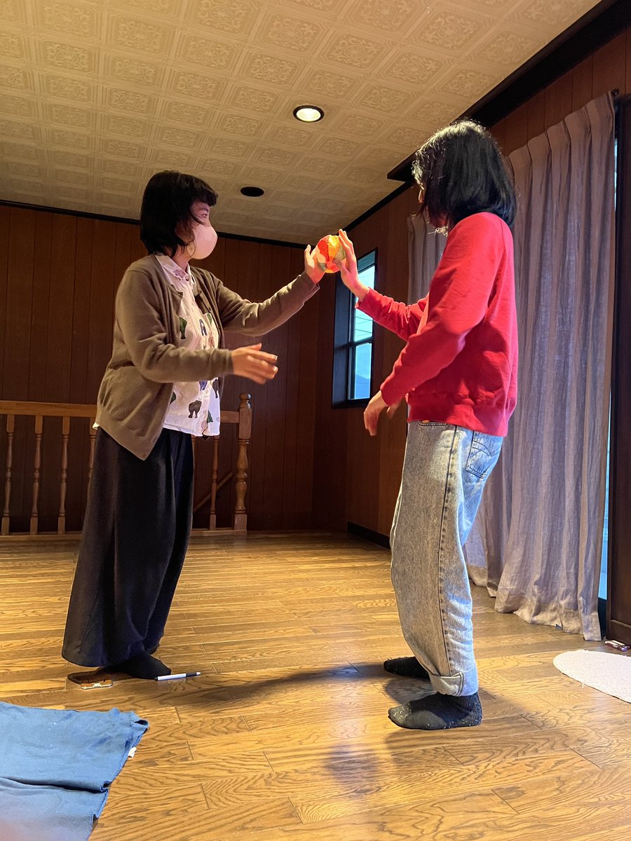 imaike_project's tweet photo. 本日は
「#いまいけぷろじぇくと Vol.11《身体奏法》ワークインプログレス Vol.2」
へ向けたリハーサルでした！
@iwateita @yuimoe04 @t_imamura16 
#岩渕貞太 #池田萠 #今村俊博 https://t.co/MkpKMWFMY8
