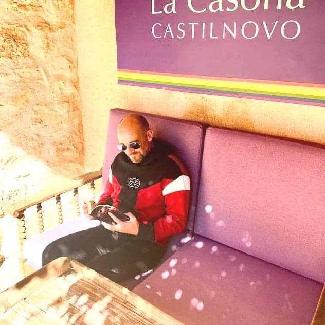 LaCasonaCastiln's tweet photo. Mil gracias guapo por venir a visitarnos. Un placer enorme conocerte y tenerte aqui.
Con esta preciosa foto tienes una participación en el sorteo de una estancia de 1 noche gratis en @LaCasonaCastiln.
Espero que te guste #SolarPride de @ajriol A mi me encantó. https://t.co/0rTbGzVClJ