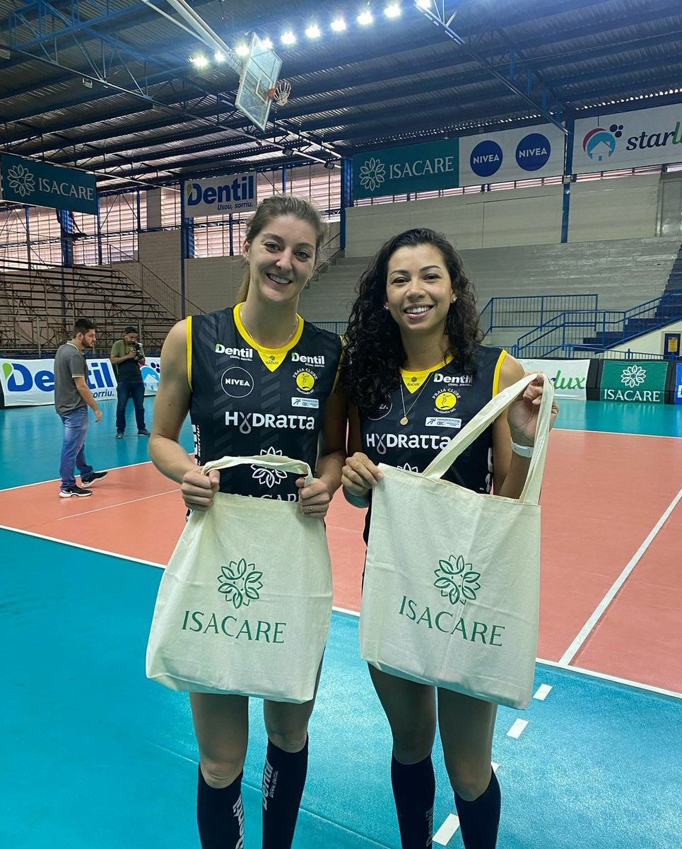 centralcarol15's tweet photo. Dentil Praia Clube @/dentiloficial via Instagram post!📸❤️
"OLHA QUEM TÁ DE VOLTA!!!! 😍
@carolana15 e Anne, quanta saudade de vocês 🖤💛
#dentil #praiaclube #isacare #temporada2223 #volei #voleibrasil #semprejuntas" https://t.co/IObOj0J4km