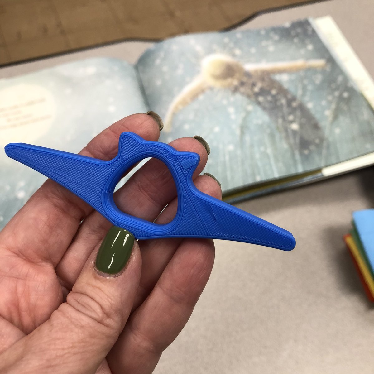 TannyMcG's tweet photo. A little gift that I will use over &amp; over again! A picture book page holder. Thank you, Tara! @1burgschools https://t.co/zii4TM8F1K