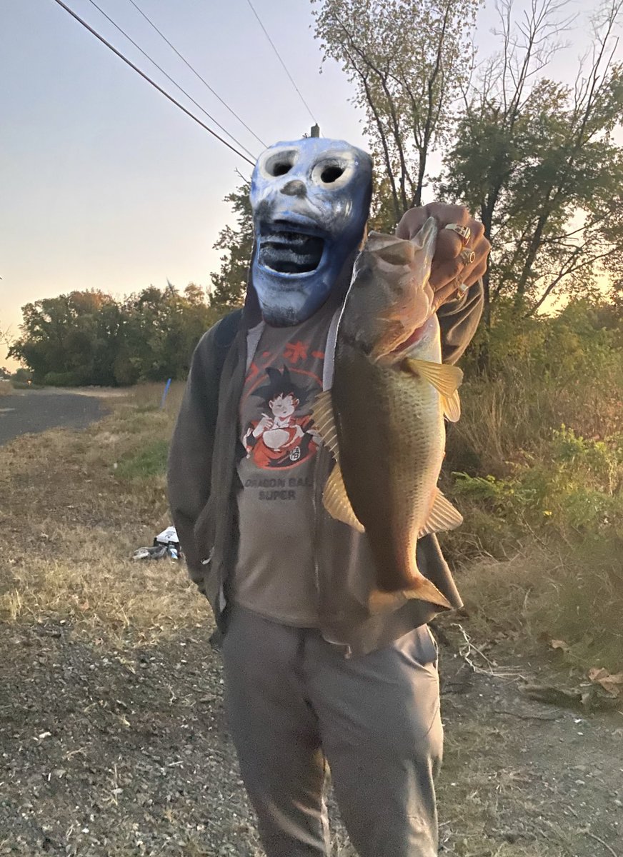 izzyartnft's tweet photo. Catch if the week for me 😃. #nft #nftcommunity #fish #bass #fishing #nftart #Izzyart #skull https://t.co/fdL9otG6f7