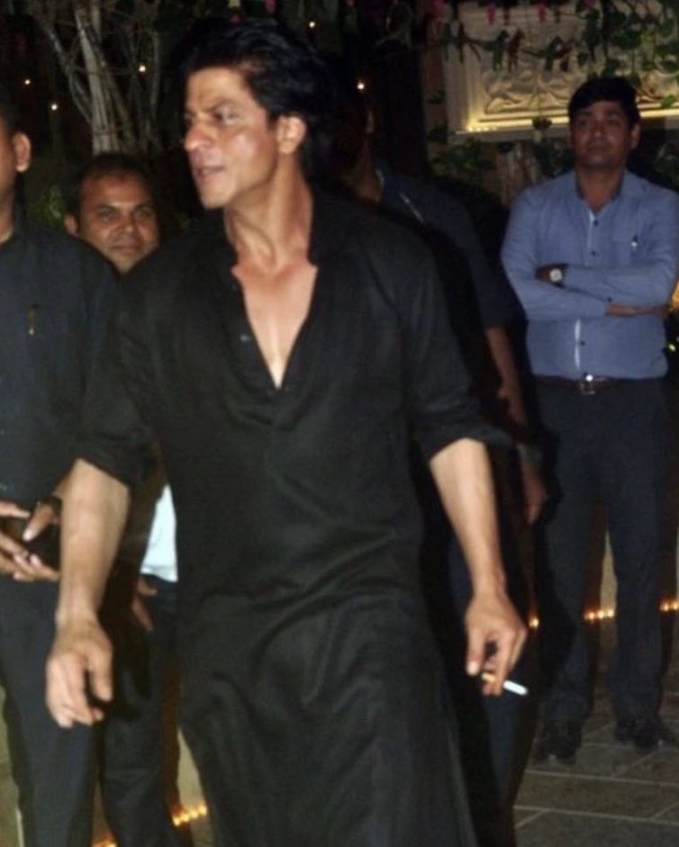iamharsh55's tweet photo. Latest pic from Diwali celebration!  
#Pathaan Masss 💥 https://t.co/18B0kZ95xt