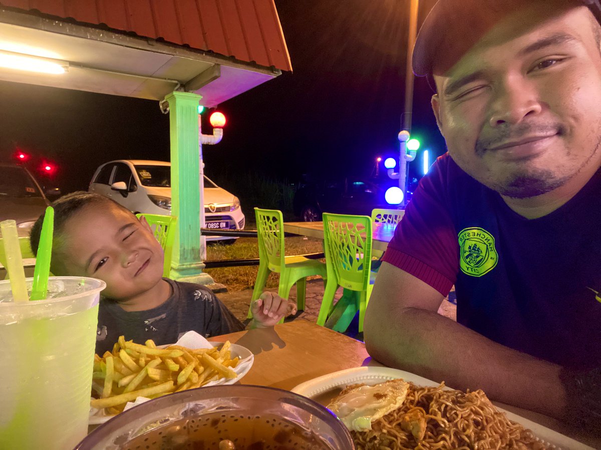 afiqbarbarique's tweet photo. Tq temankan I . Saya lapar ~ https://t.co/ii648mrQGL