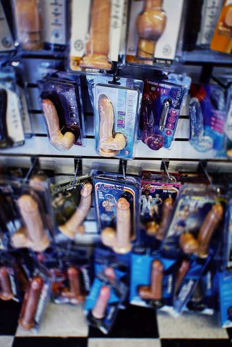 Friend needed to go to a sex shop for a vibrator charger and she left w/ 5 new vibrators lmao https://t<a href="/tag/contentcreator"class="tags"><span>#contentcreator</span></a>