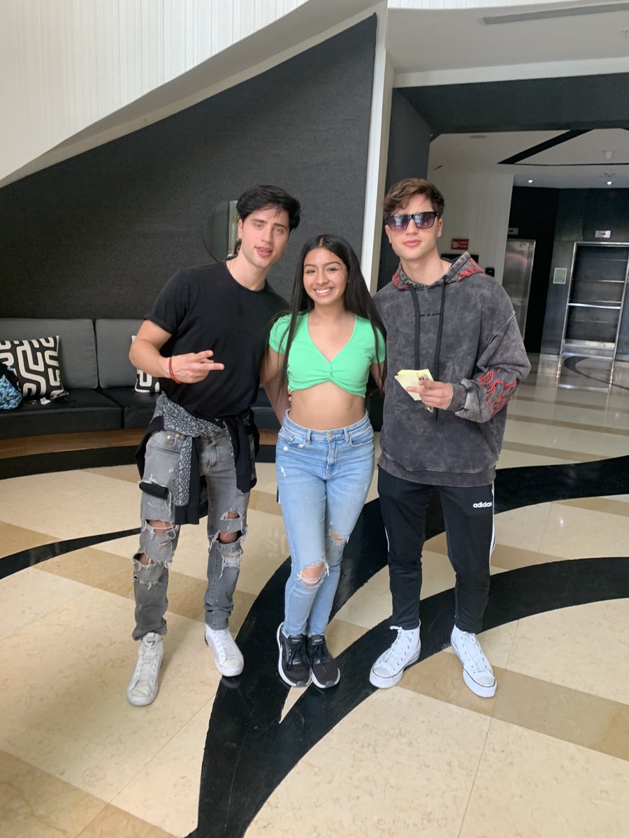 lizeth_lopez003's tweet photo. Ya pasó un mes y aún no puedo superar que vi a estos preciosooos🥹🥰.
@imartinezp_ 
@emartineeez 
@ieditwithyou 

#ivanmartinez #emiliomartinez #martineztwins #mexico https://t.co/Yg4mnK8jig