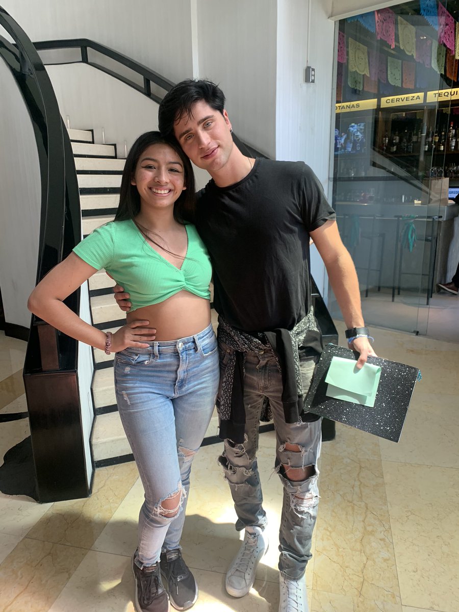 lizeth_lopez003's tweet photo. Ya pasó un mes y aún no puedo superar que vi a estos preciosooos🥹🥰.
@imartinezp_ 
@emartineeez 
@ieditwithyou 

#ivanmartinez #emiliomartinez #martineztwins #mexico https://t.co/Yg4mnK8jig