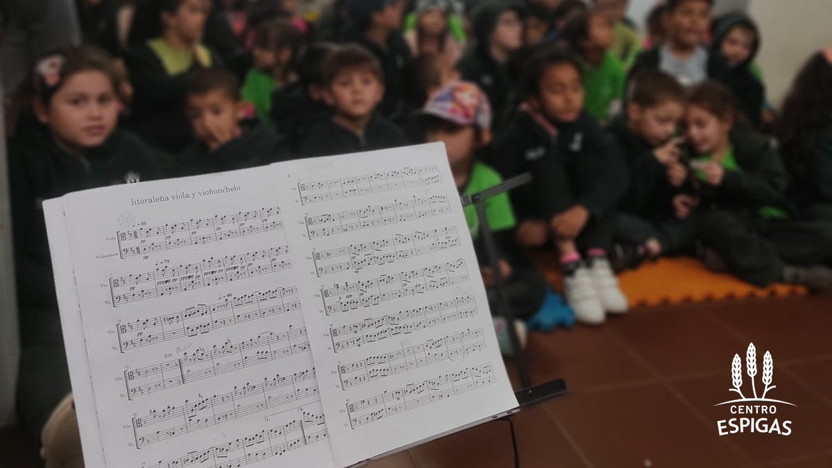 CentroEspigas's tweet photo. En el marco del Día de la Música, celebrado el 1 de octubre, los niños del Club recibieron la visita de ¨Gire la Perilla¨, grupo integrado por Belén, tallerista de música de los niños. https://t.co/xejm9brcf4