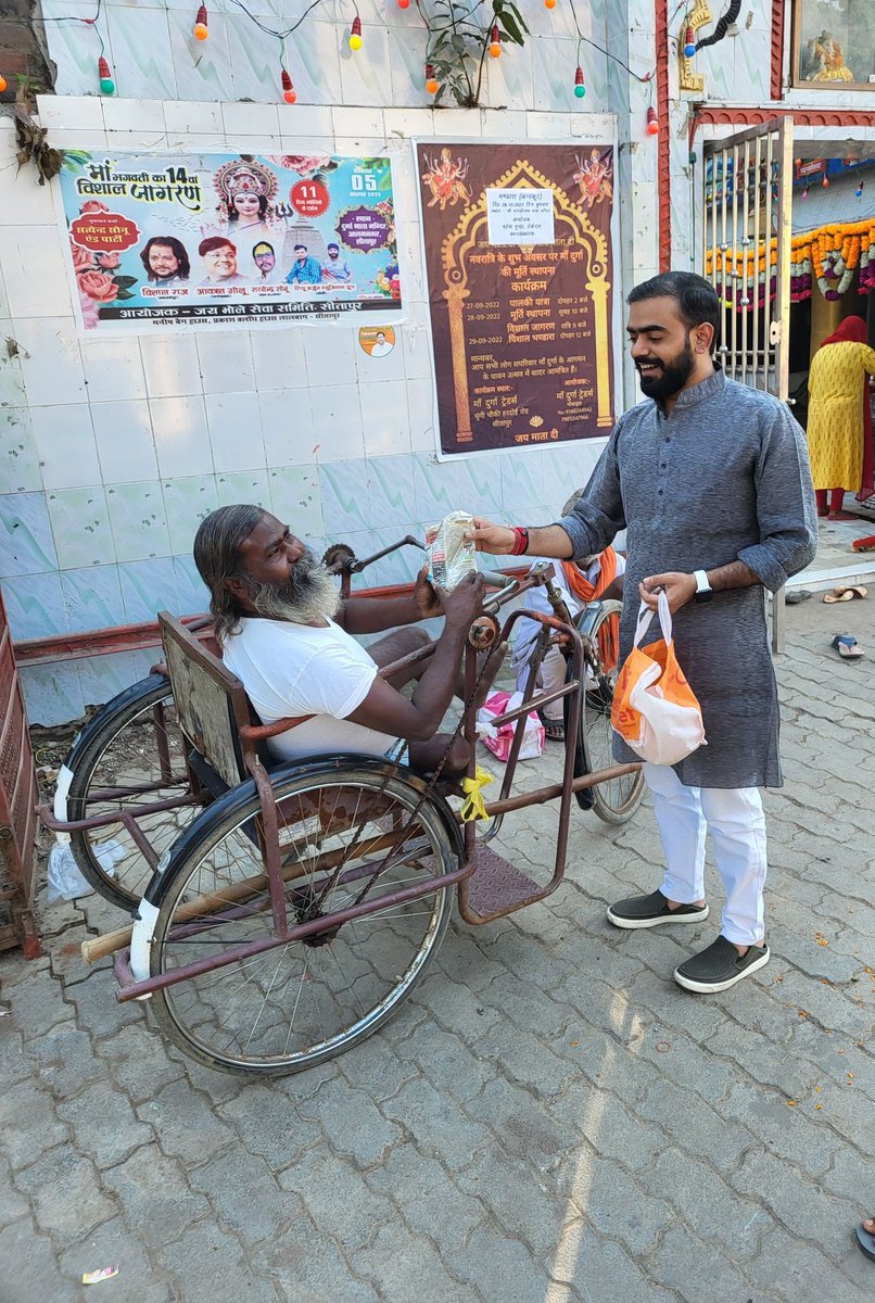 PRABHAt4RSS's tweet photo. शुभ दीपावली 
��ीपावली का #असली_आनंद यही है...
आज नगर क्षेत्र में विभिन्न स्थानों पर भ्रमण कर जरूरतमंदों को दीपावली की शुभकामनाएं प्रेषित कर दीपदान से सम्बंधित कीट उपहार स्वरूप भेंट की।
#प्रभात_अग्निहोत्री
@PMOIndia @GovernorofUp @myogiadityanath @narendramodi @RSSorg @blsanthosh https://t.co/HMEkcVuLb9