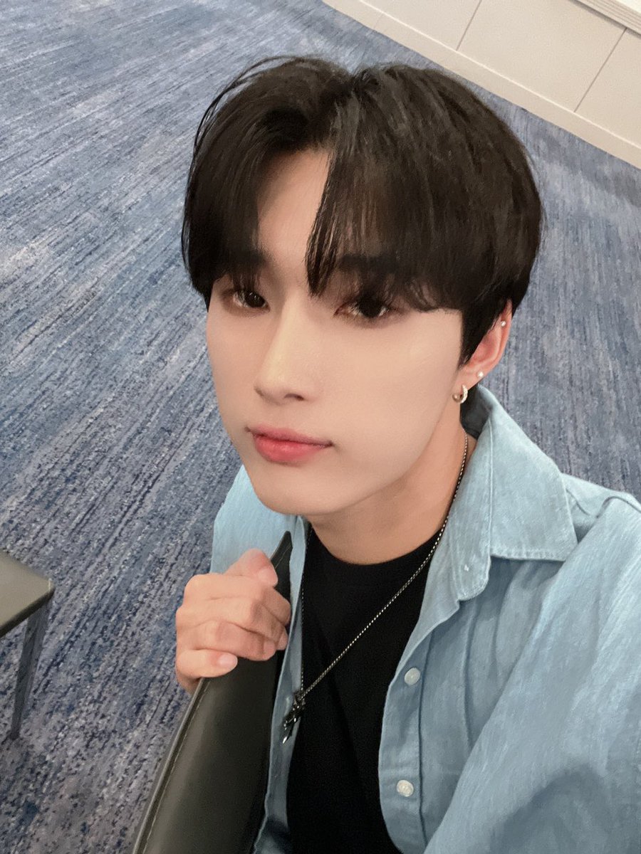 NotiBLOficial's tweet photo. 🚨EVIDENCIA🚨

#SBS libera un vídeo donde claramente se ve violencia por parte de la CEO de #SpireEntertainment a #Jaehan de #OMEGA_X, quien en ese momento sufría de un ataque de pánico

"¿Estás cansado? Mejor deja de ser un Idol, siempre estás enfermo." (CEO)

#BL #PROTECTOMEGAX https://t.co/I0Z8gCKd52