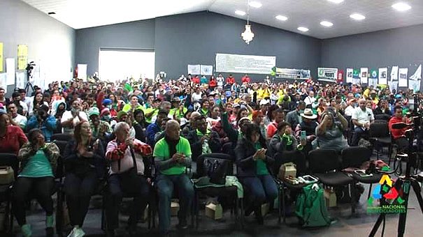 “El pasado 21 y 22 de Sep. se desarrolló en Bogotá el Congreso Nac. de Recicladores de Oficio.

Participaron aproximadamente 1000 recicladores on el propósito de defender el derecho al trabajo, conquista ganada en el transcurso de 40 años de lucha."

revolucionobrera.com/actualidad/rec…