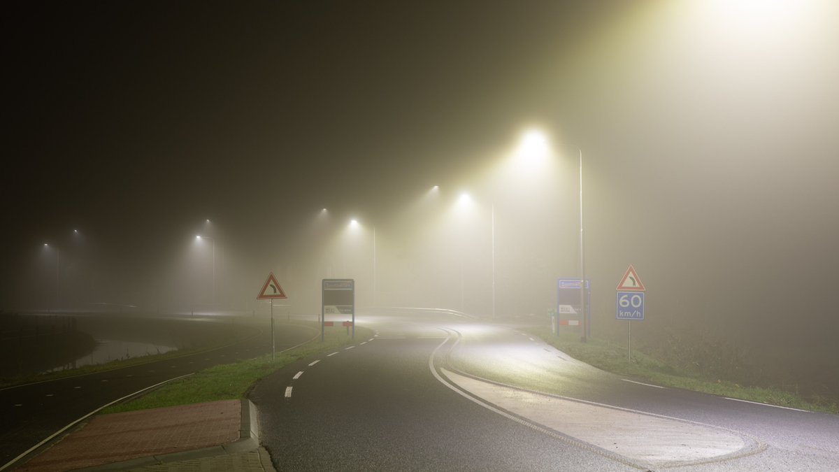 koetjong's tweet image. Week in Beeld van @AbDonkerFoto: Het was de week waar het in de vroege ochtenden erg mistig was. Soms als ik naar mijn werk ga (Utrecht) met de auto meestal rond 04.00 uur kan het potdicht zitten. Kijk voor meer: koetjong.nl/ab-donker-week… #koetjong #westbetuwe #weekinbeeld