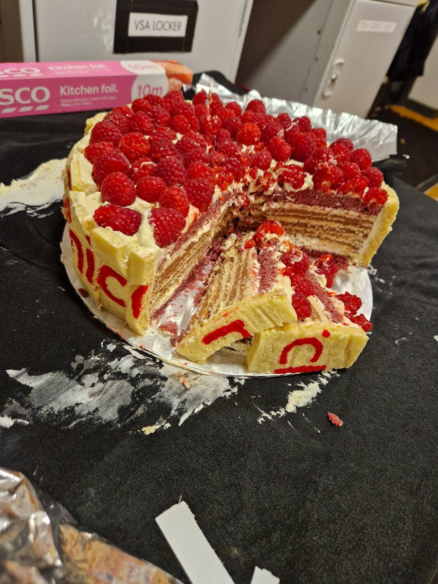SarloFabio's tweet photo. LPO x GBBO The crossover you didn't know you needed! My final @brightdome concert with the @LPOrchestra marked with a cake to celebrate the orchestra's 90th Birthday created by the @BritishBakeOff semi finalist @juergenthebread 🎂 😋 https://t.co/V7itnXrQgw