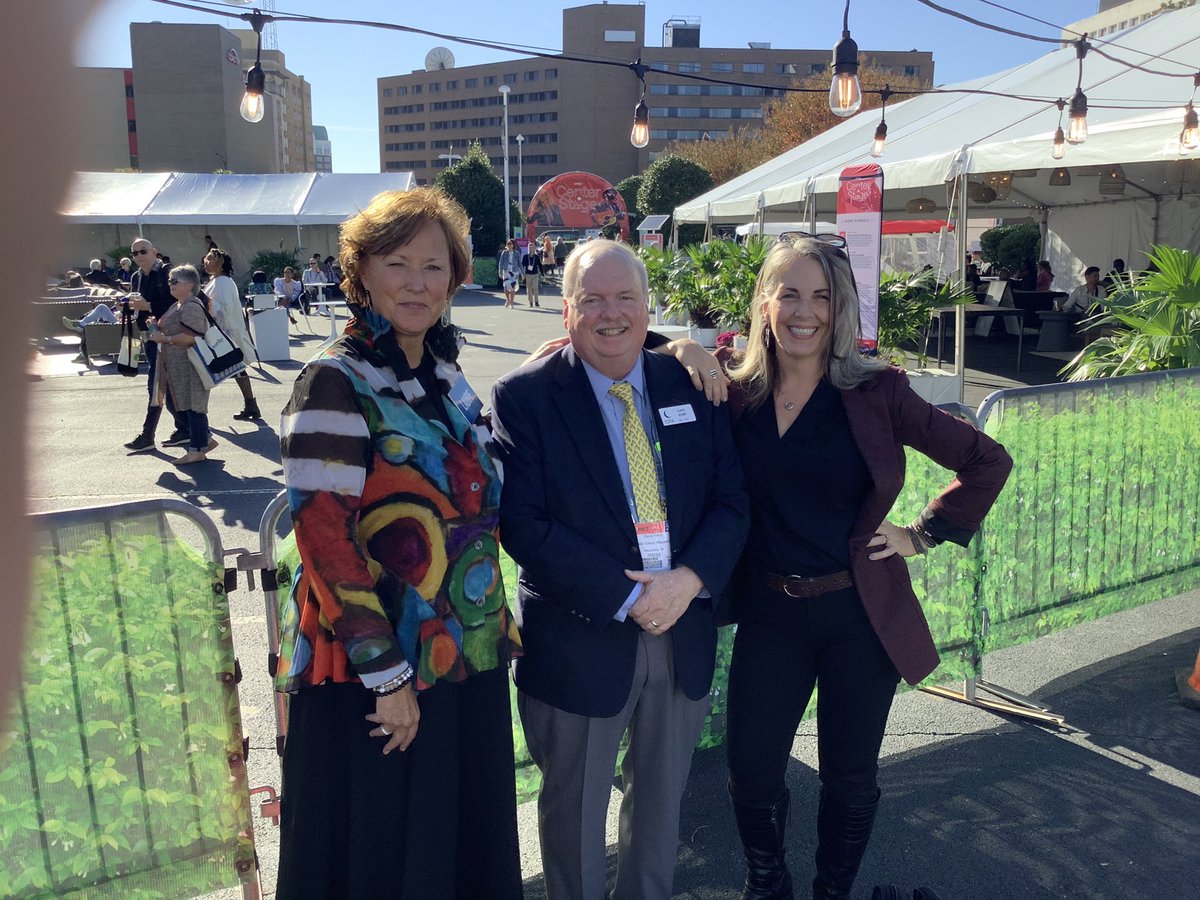 Good seeing Drew and Jonathan Scott at Game Night the other day. Also caught up with Laurie Tokarz and Julia Rosien of Restonic. Laurie was part of Jonathan Scott’s winning team. Go Laurie! <a href="/MrDrewScott/">Drew Scott</a> <a href="/JonathanScott/">Jonathan Silver Scott</a> <a href="/restonicbeds/">Restonic</a> <a href="/SleepSavvyMag/">Sleep Savvy Magazine</a> @bedtimesmag @DesignOnHPMkt