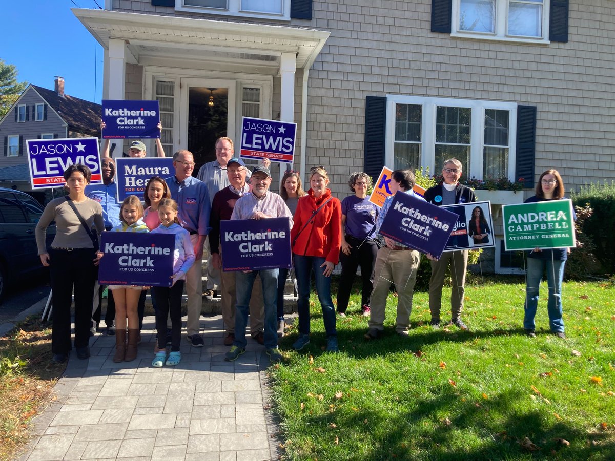 People For Maura tweet media